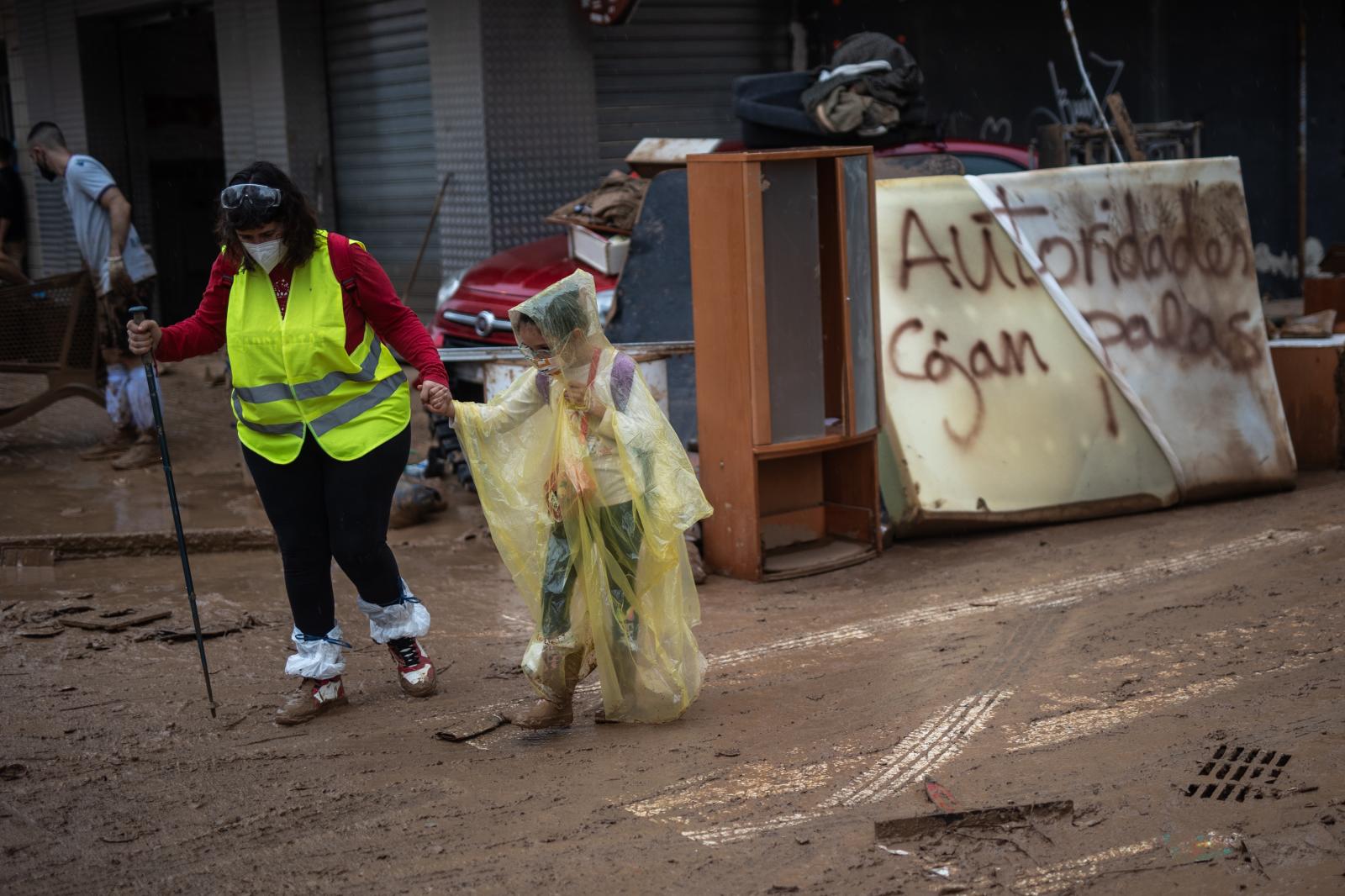 Varias personas se marchan de Alfafar