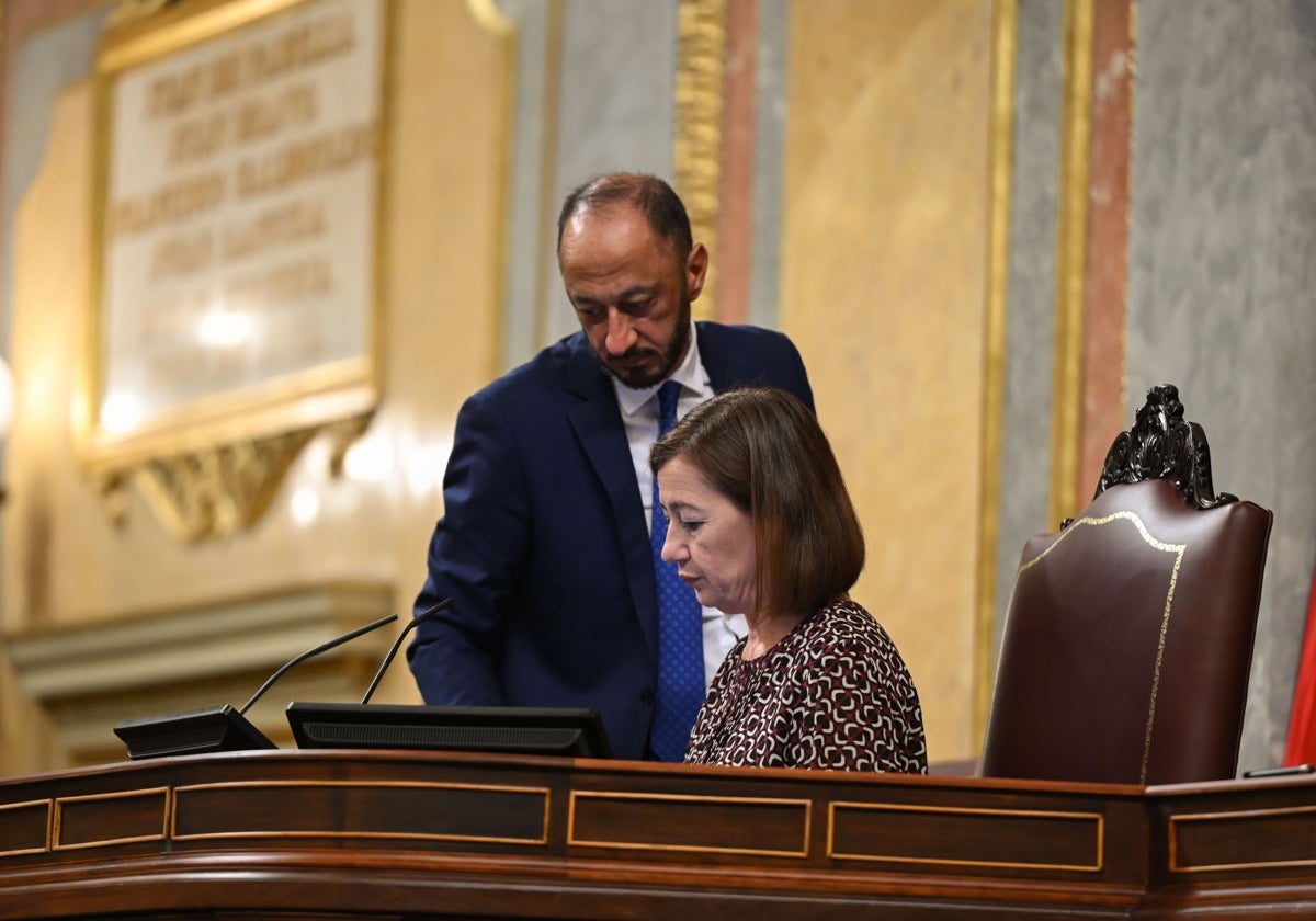 La presidenta del Congreso, Francina Armengol, y el vicepresidente primero de la Mesa, Alfonso Rodríguez Gómez de Celis, en el pleno de la semana pasada