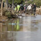 Rescatan a un discapacitado enferm