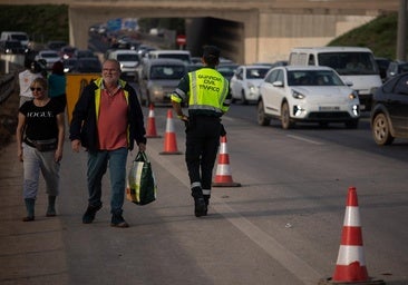Amplían dos días las restricciones por carretera para facilitar los trabajos de emergencia por la DANA