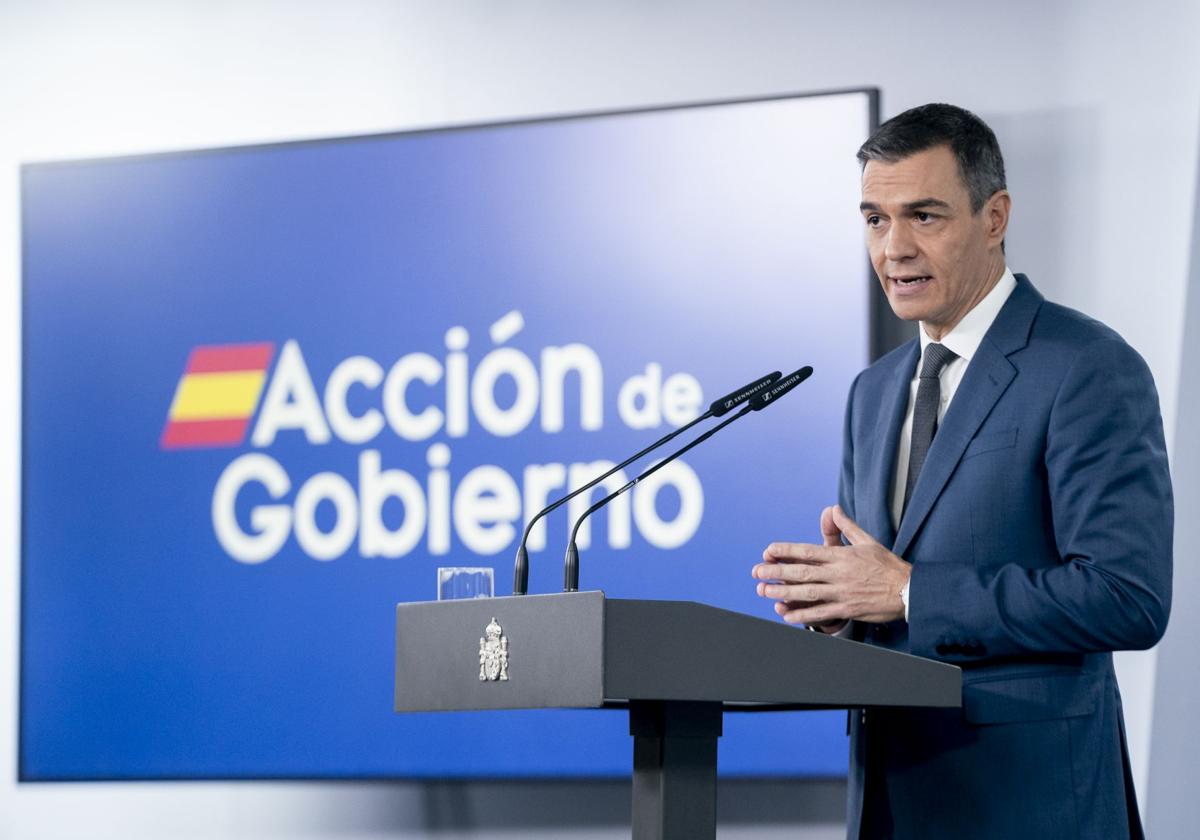 El presidente del Gobierno, Pedro Sánchez, en rueda de prensa para anunciar las ayudas a la DANA