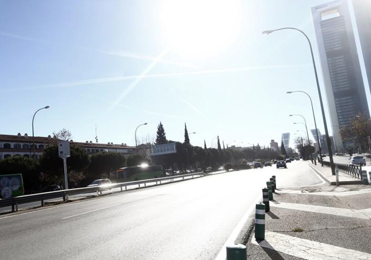 Paseo de la Castellana a la altura del hospital La Paz