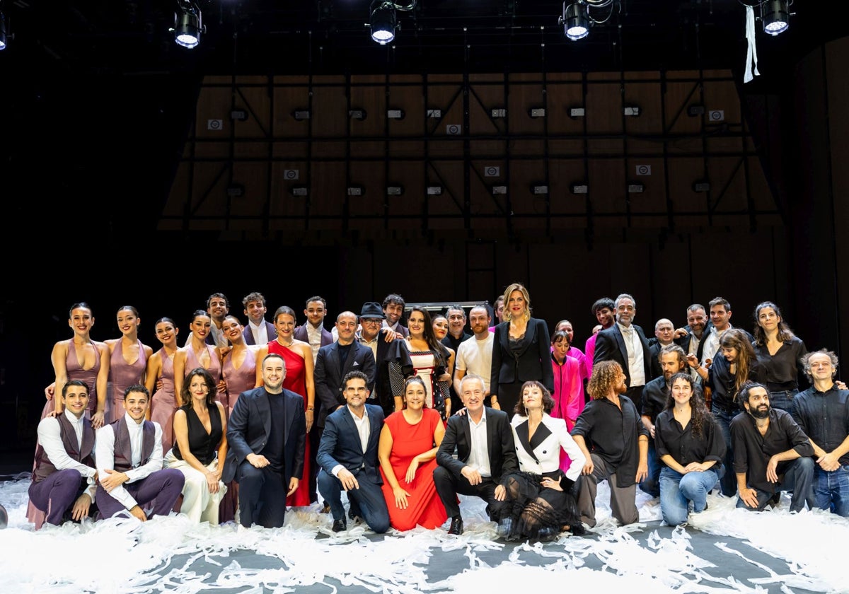 Foto de familia en la gala conmemorativa de los veinte años del recinto teatral