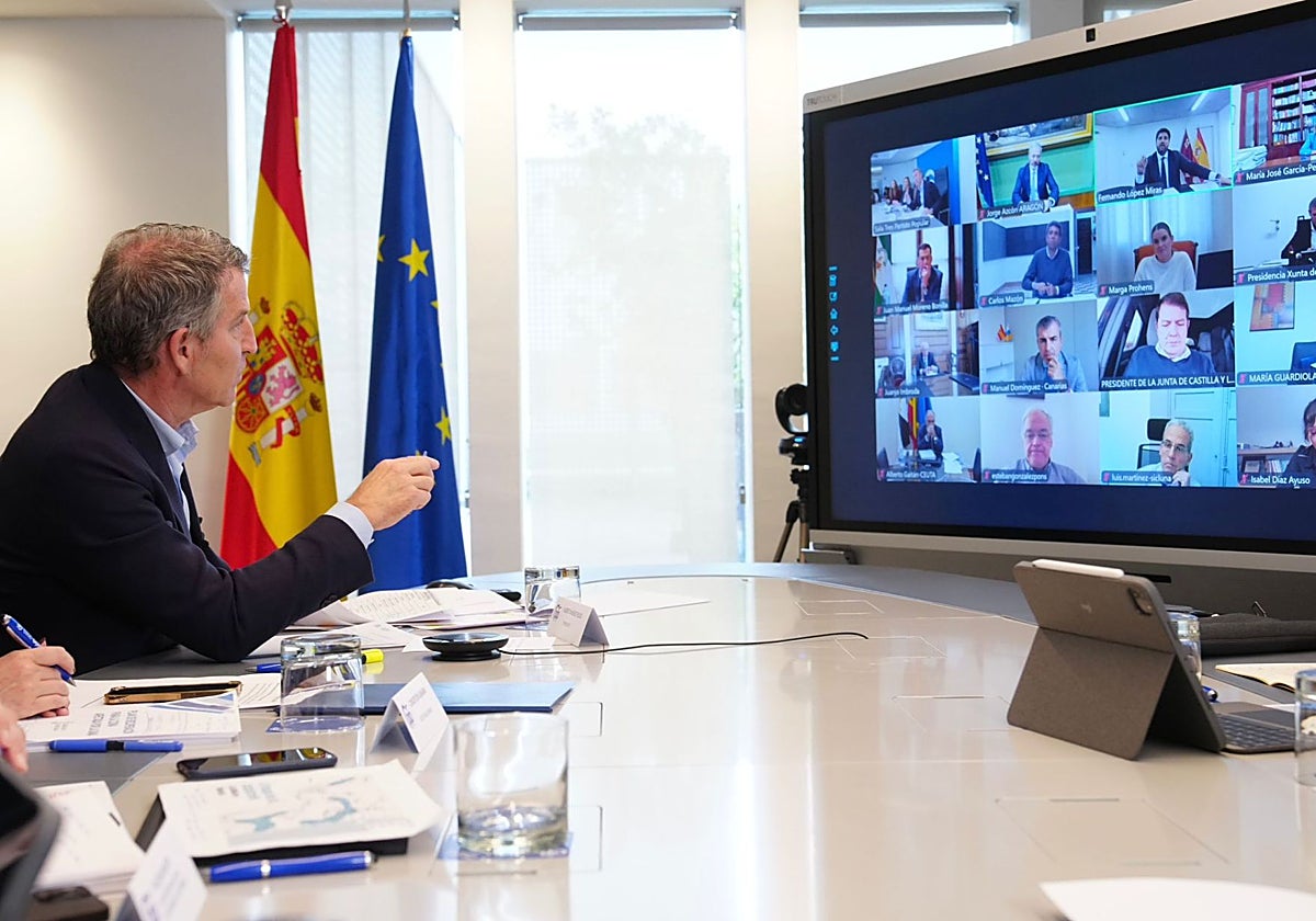 El presidente del PP, Alberto Núñez Feijóo, en la videoconferencia con sus presidentes autonómicos, en una imagen distribuida por el partido