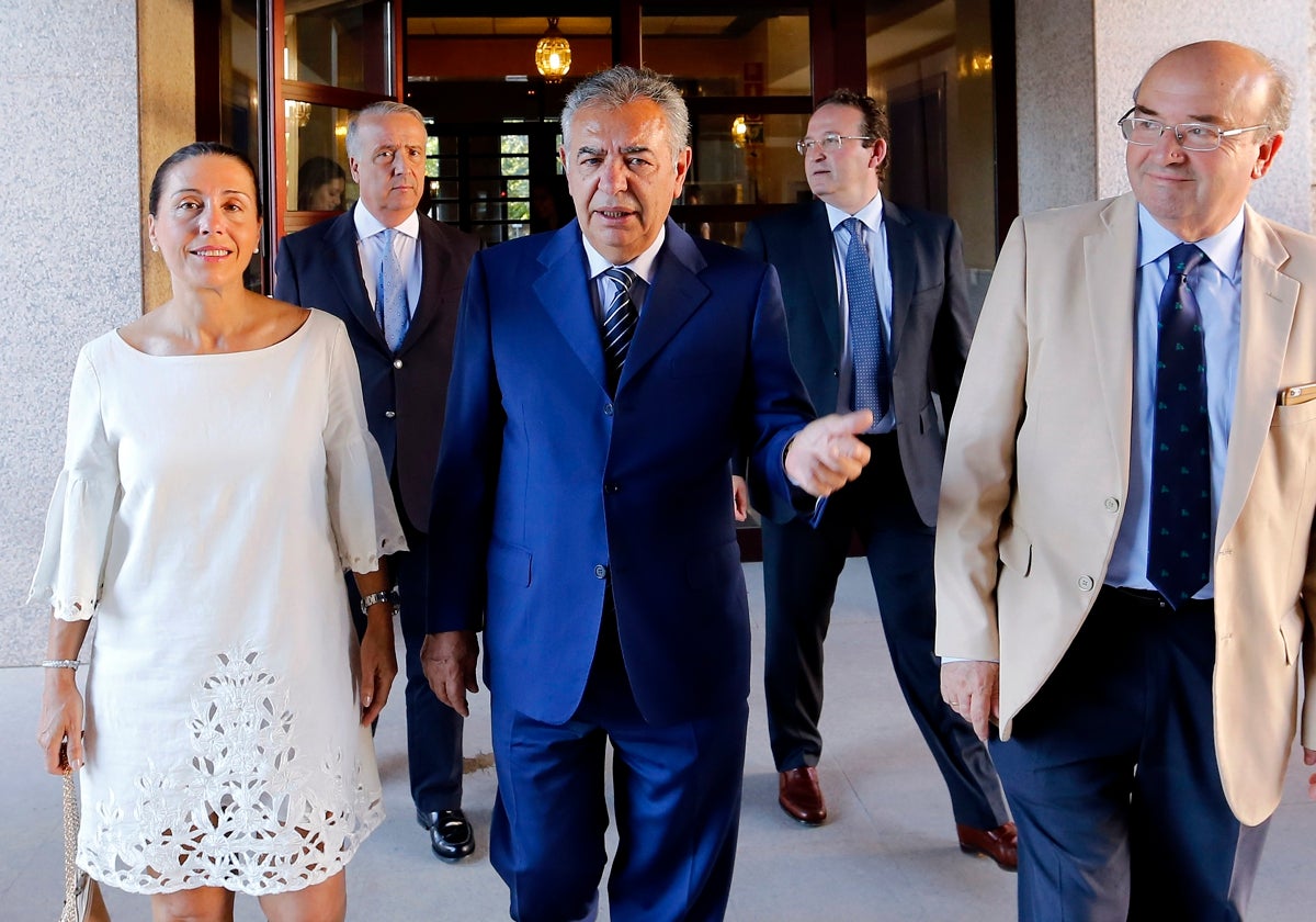 José Romero, en el centro, durante un acto de la Fundación Prasa y su Cátedra de Empresa Familiar