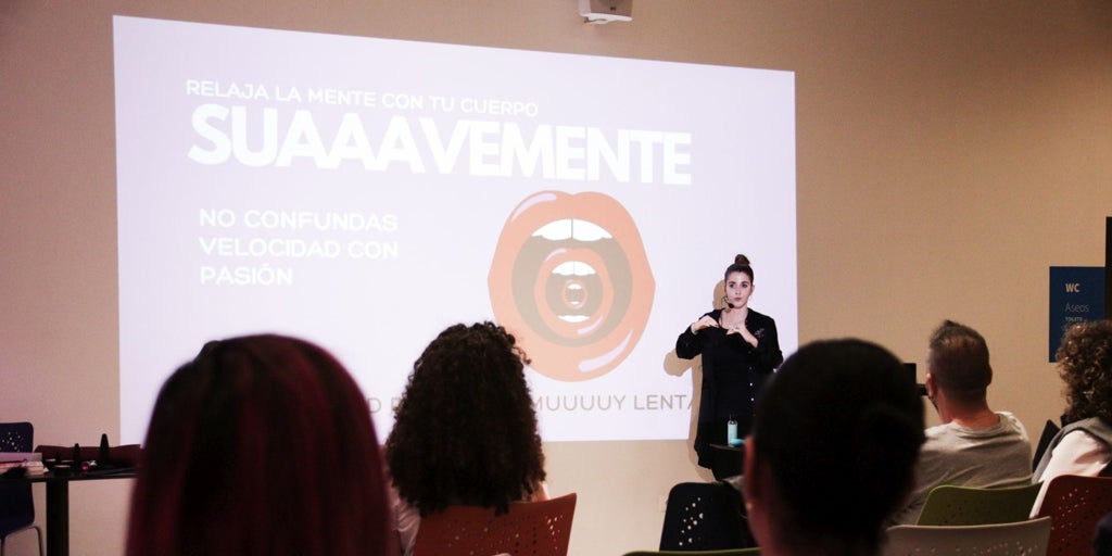 Un centenar de personas aprenden en Alicante a mejorar su salud con juego y exploración sexual