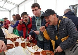 Vegacervera hace gala de  la fuerza agroalimentaria de León en su Feria de la Cecina de Chivo