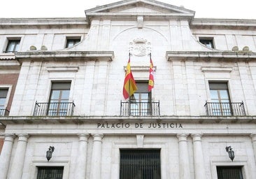 Un año y siete meses de prisión por coaccionar a su pareja para que no dijera que sufrió heridas al arrojarse desde un balcón cuando huía de él