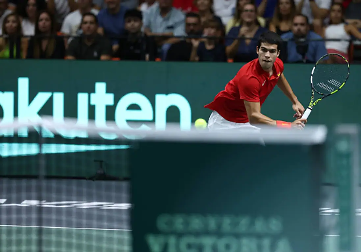 Vista del tenista Carlos Alcaraz durante una edición anterior de la Copa Davis