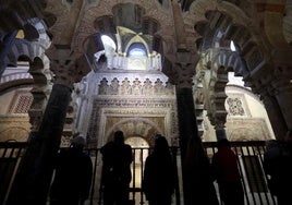 Las leyendas de la Mezquita de Córdoba y su barrio, en un libro: la columna del infierno, el fantasma de la Torre y muchas más