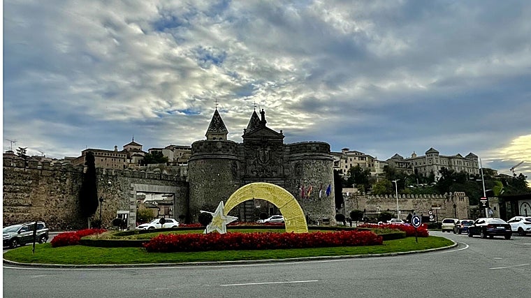 Puerta de Bisagra, en donde se ha instalado una estrella