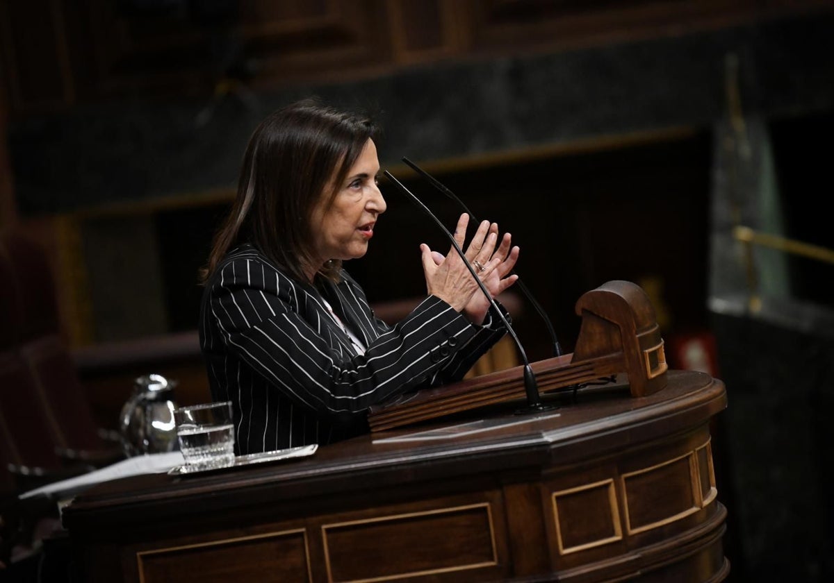 La ministra de Defensa, Margarita Robles, durante el Pleno del Congreso, del 13 de noviembre de 2024