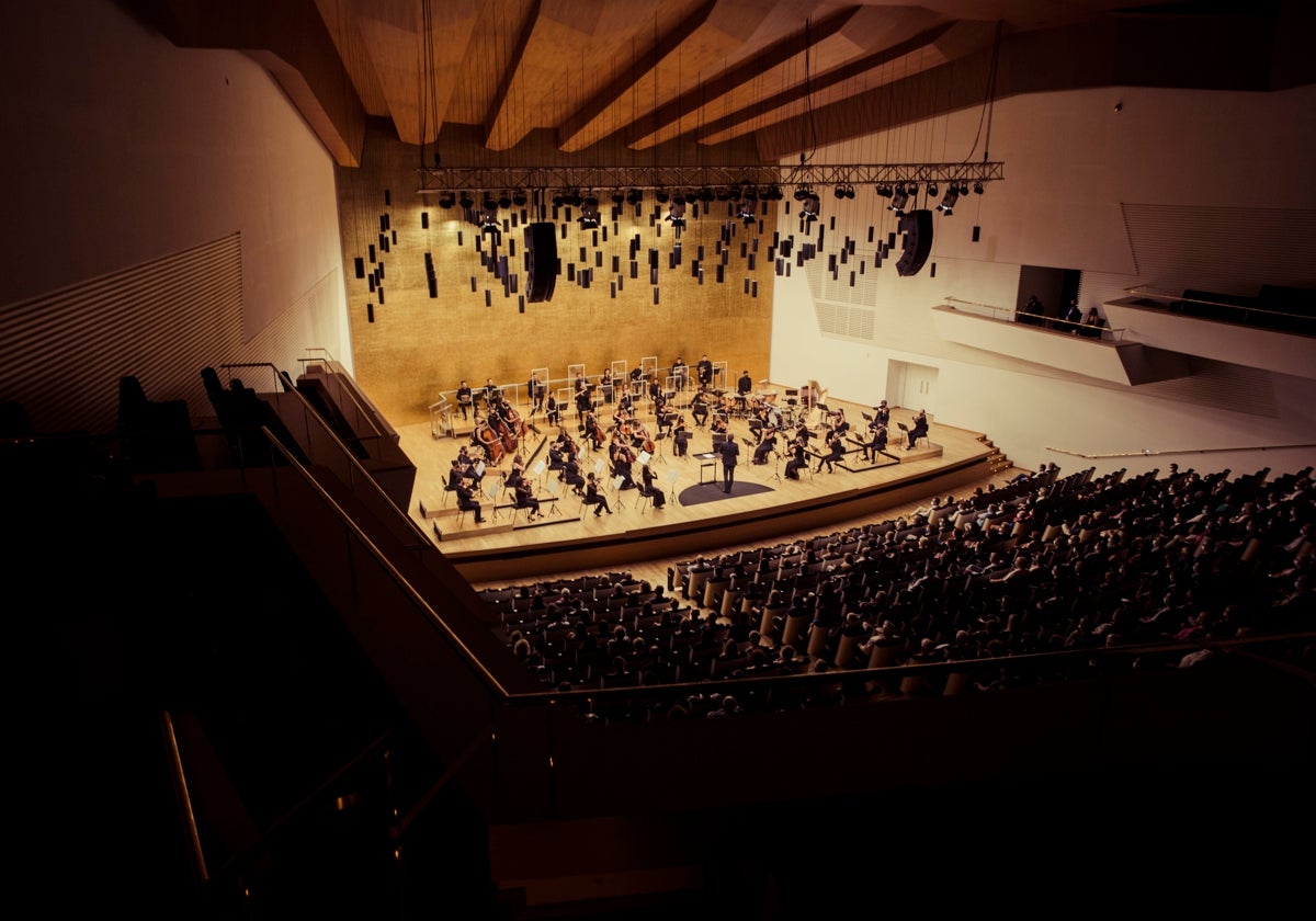 Una actuación de la ADDA Simfònica en el auditorio de la Diputación de Alicante