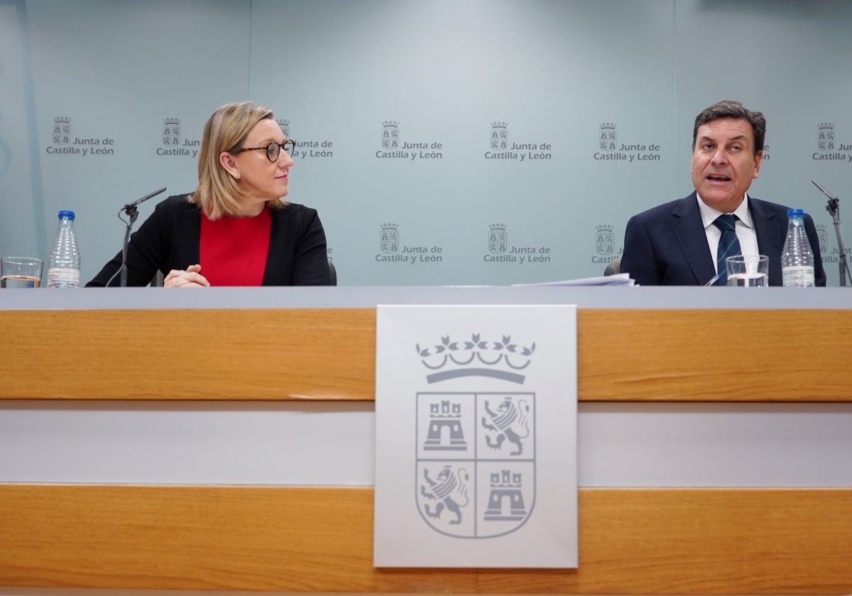 Isabel Blanco y Carlos Fernández Carriedo, tras el Consejo de Gobierno de este jueves