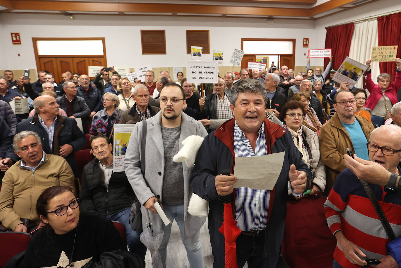 El tenso Pleno del Ayuntamiento de Córdoba que se ha suspendido, en imágenes