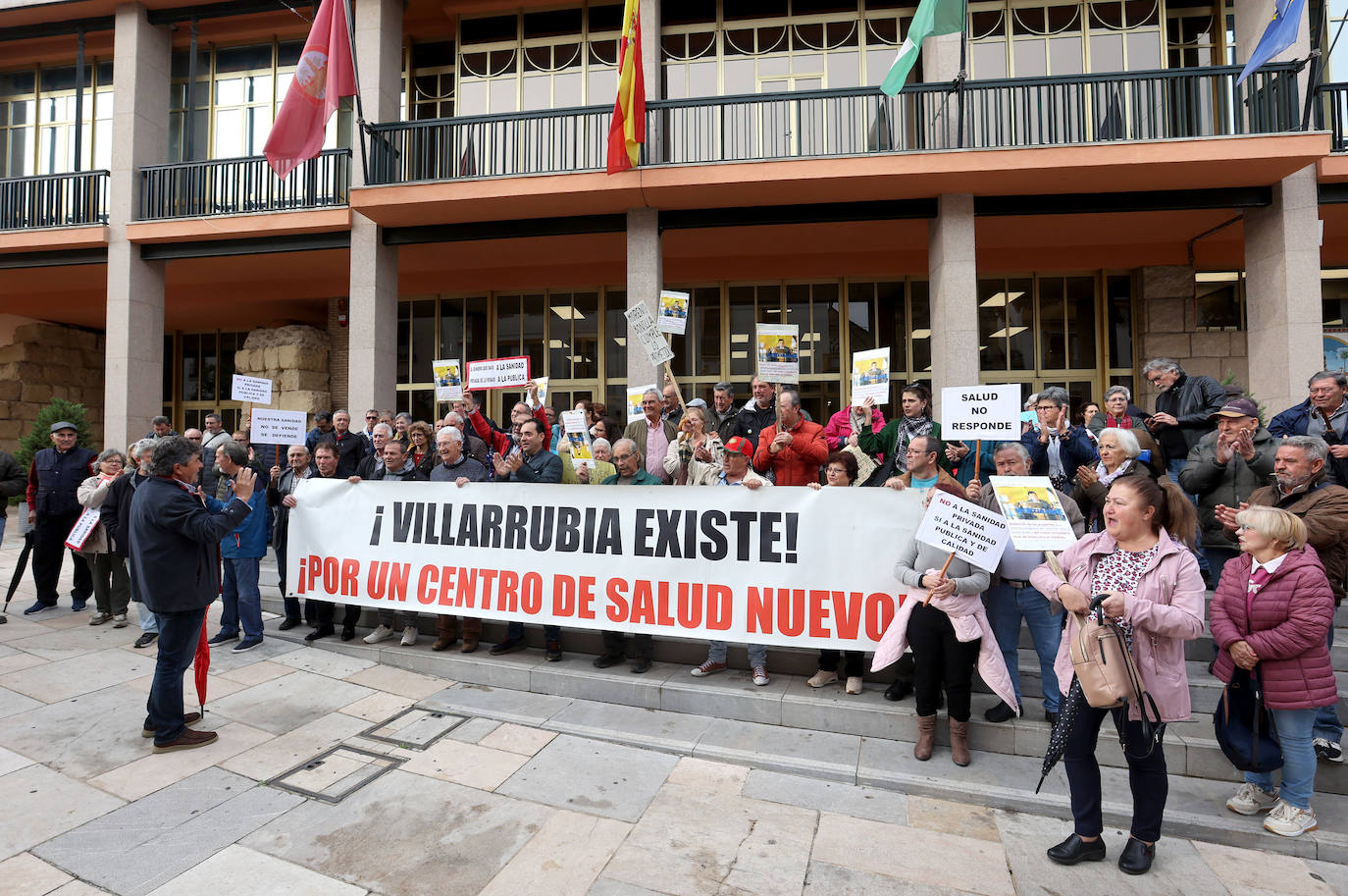 El tenso Pleno del Ayuntamiento de Córdoba que se ha suspendido, en imágenes