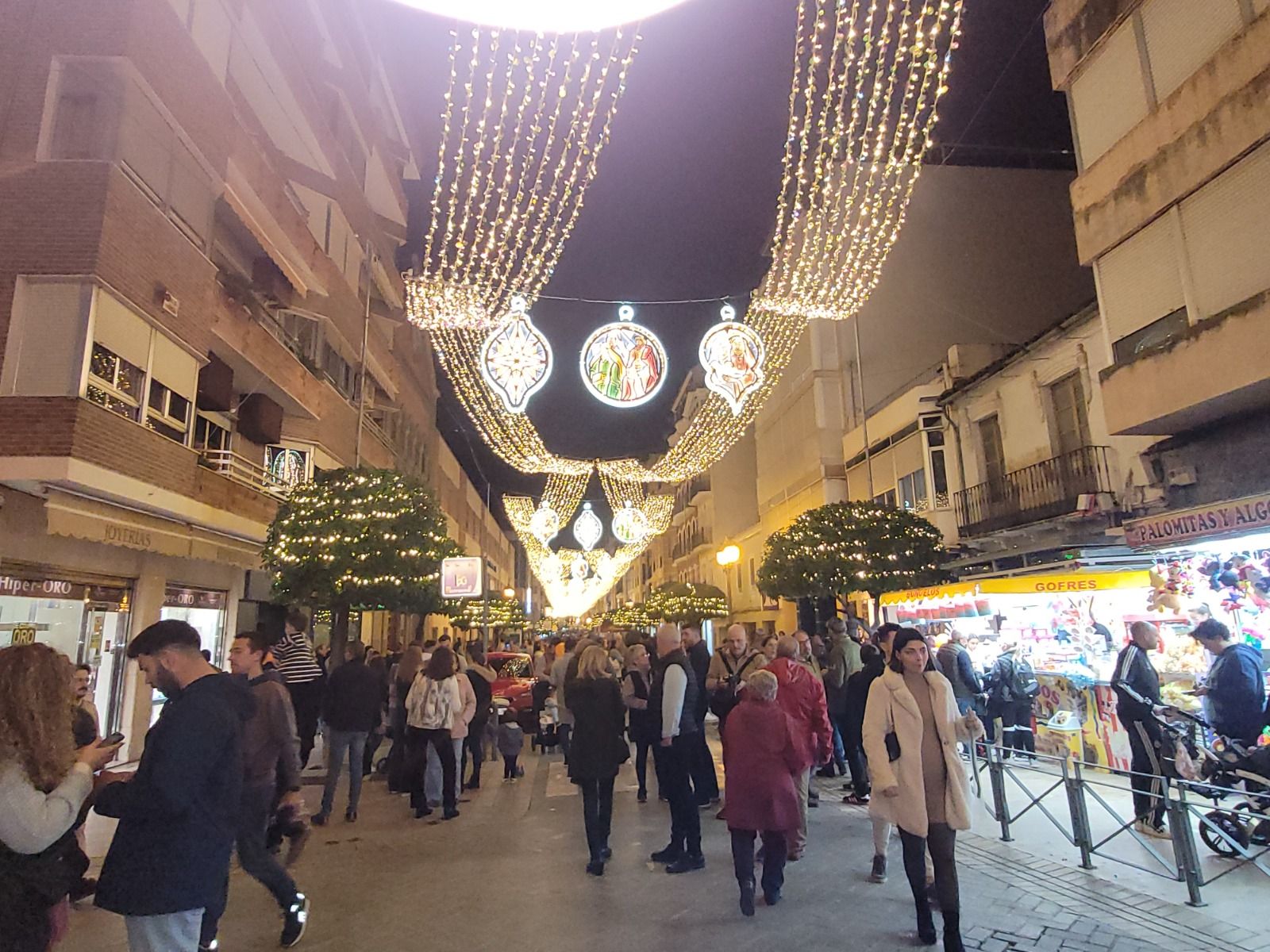 La inauguración del alumbrado navideño en Puente Genil, en imágenes