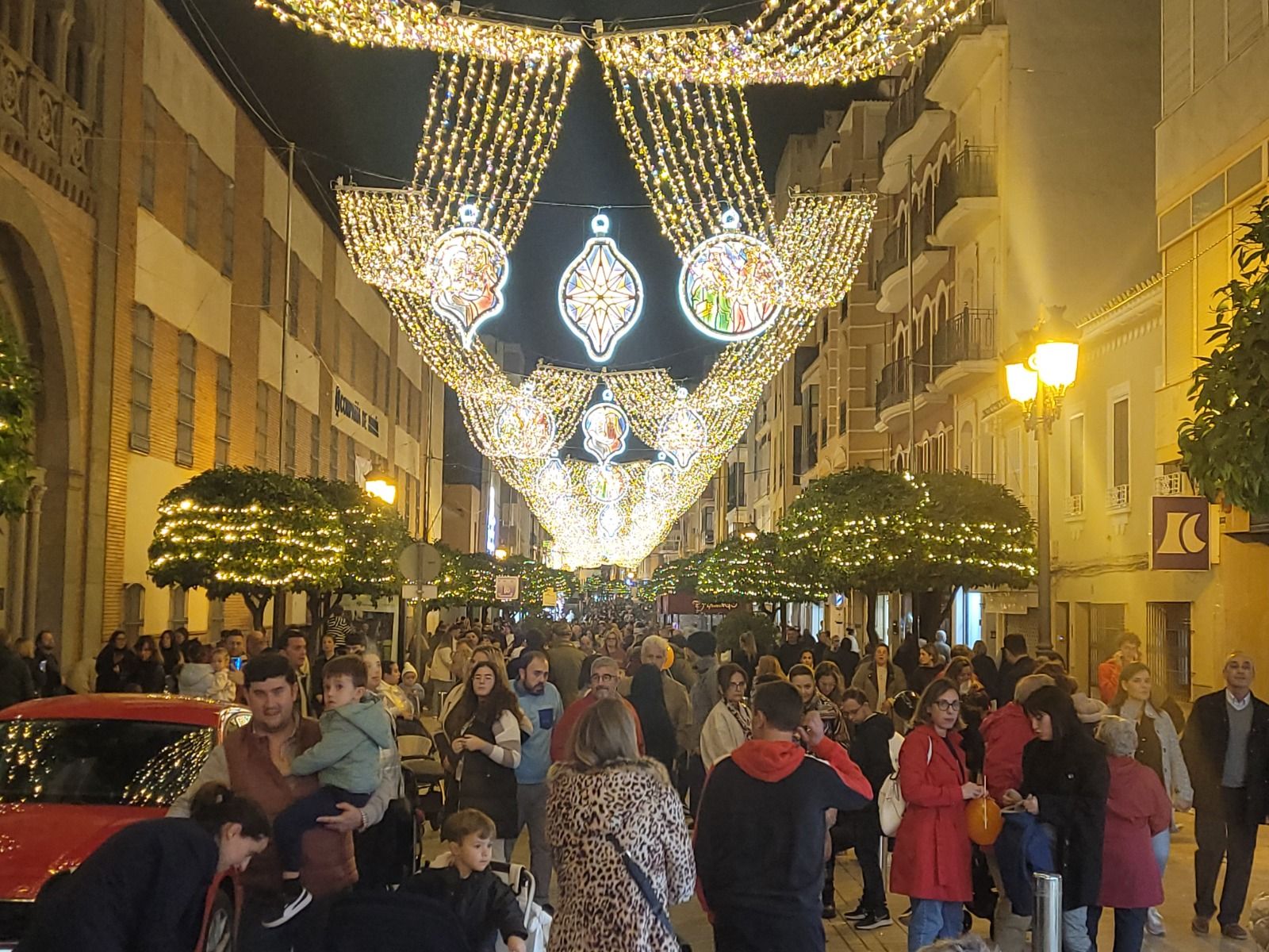 La inauguración del alumbrado navideño en Puente Genil, en imágenes