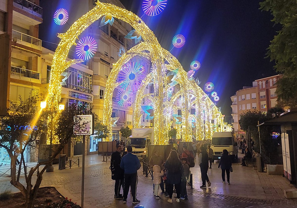 Uno de los arcos de luz de Puente Genil
