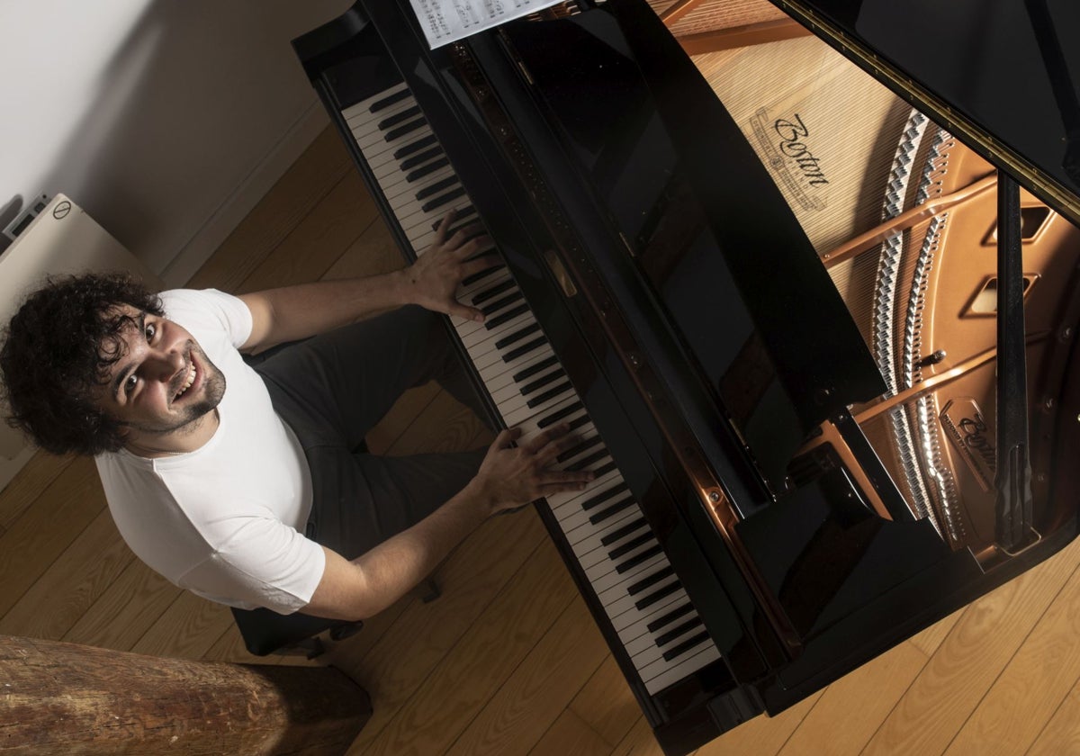 Martín García, en el estudio en que ensaya