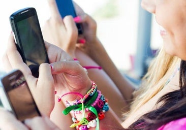 Desplome de los niños de diez a quince años con móvil en la última década