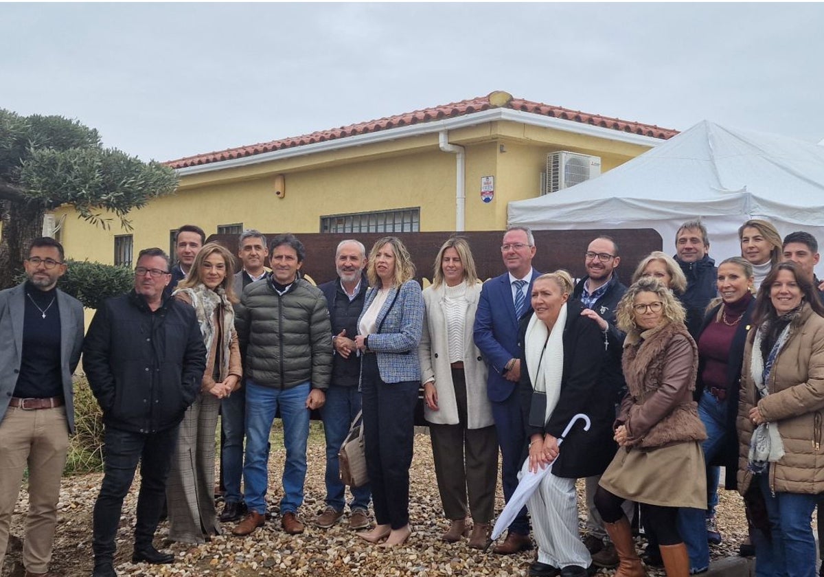 Alcaldes y repreentantes de municipios de la Sagra Alta durante el acto