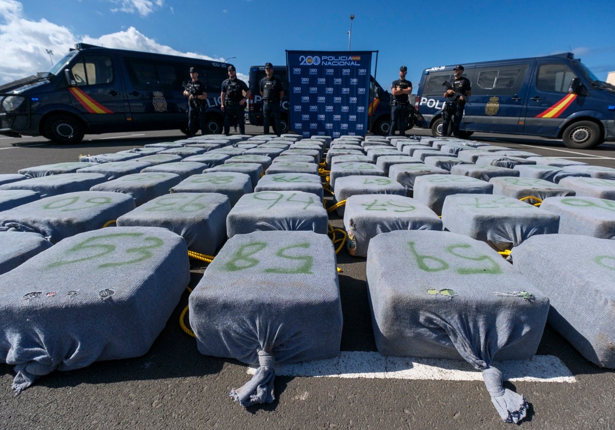 Fueron interceptados 4.500 kilos de cocaína a 500 millas al oeste de Canarias