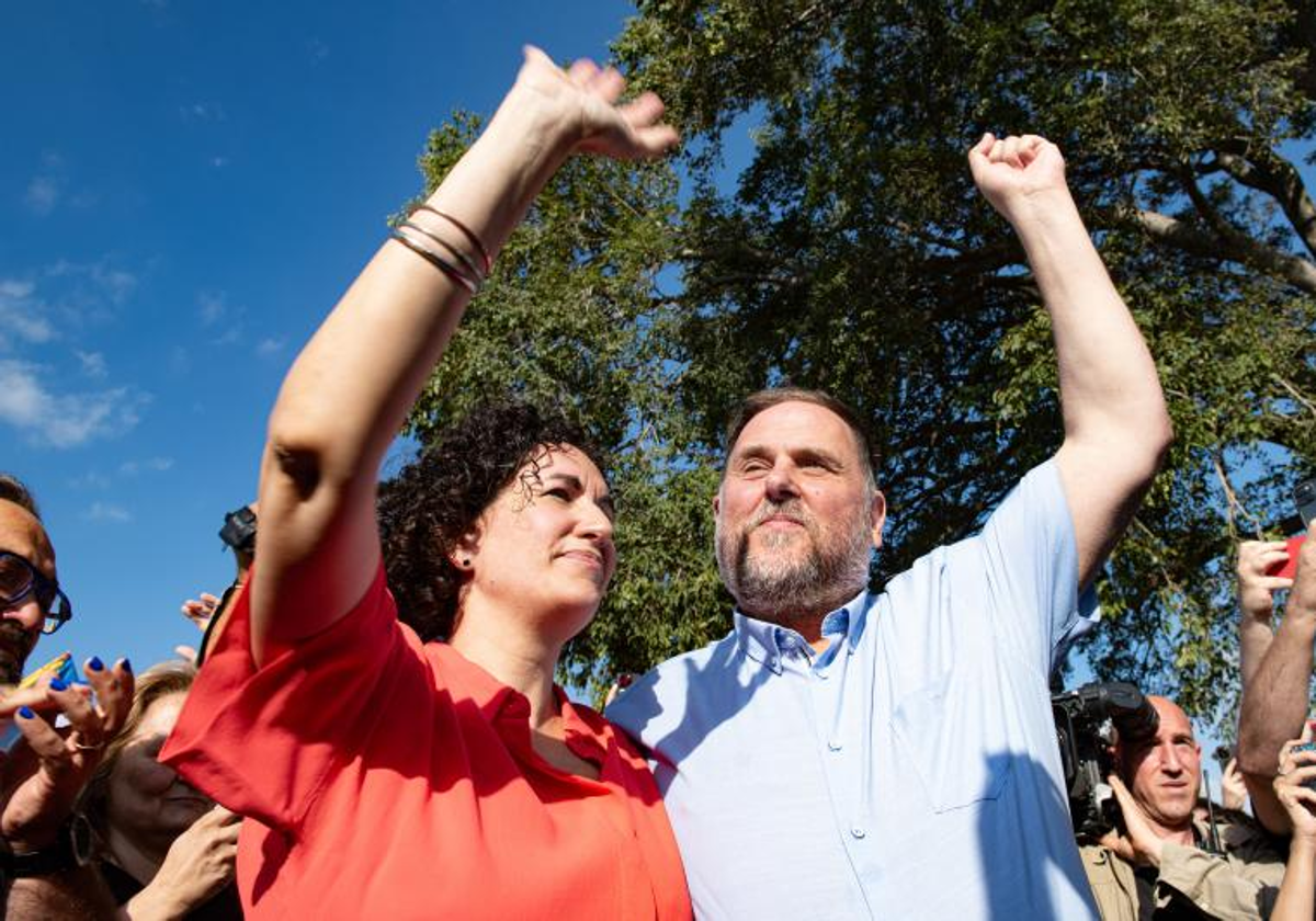 Marta Rovira y Oriol Junqueras, en verano cerca de la frontera con Francia, al llegar la líder de ERC a España