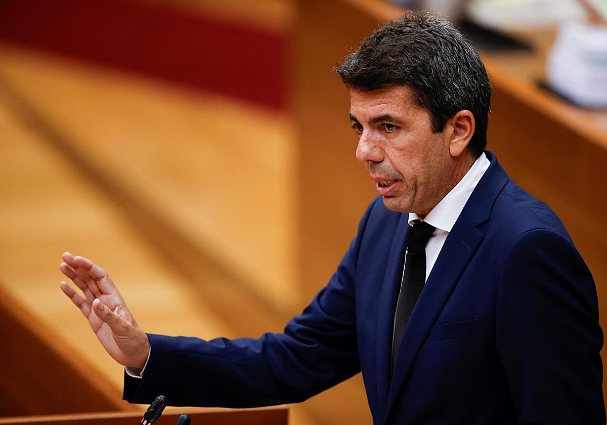 Imagen del presidente de la Generalitat Valenciana, Carlos Mazón, en el parlamento autonómico