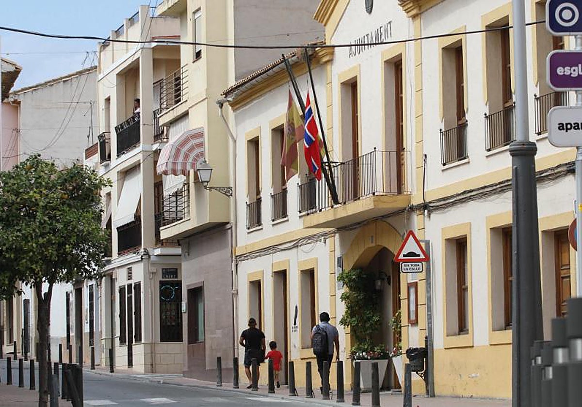 Fachada del Ayuntamiento de Alfaz del Pi (Alicante)