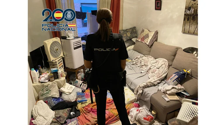 A National Police agent inspects one of the three patera apartments in Alicante