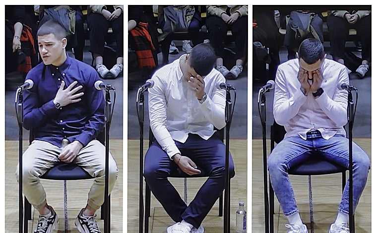 Imagen principal - Sobre estas líneas, los tres principales acusados (Freire, Kaio y Diego) durante su declaración. Abajo, Míguez sale de la Audiencia. Derecha, Kaio junto a su abogado, en el banquillo