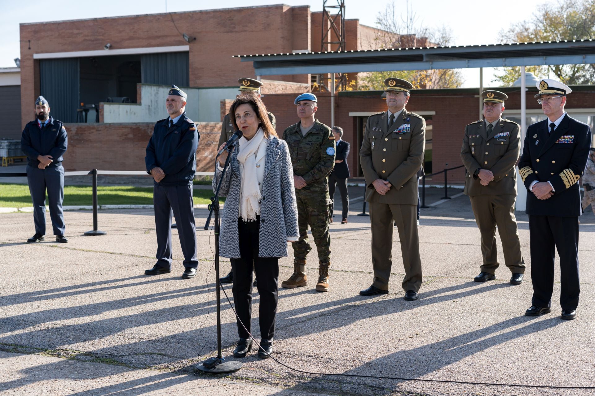 La despedida de la ministra de Defensa a la Brigada de Cerro Muriano, en imágenes