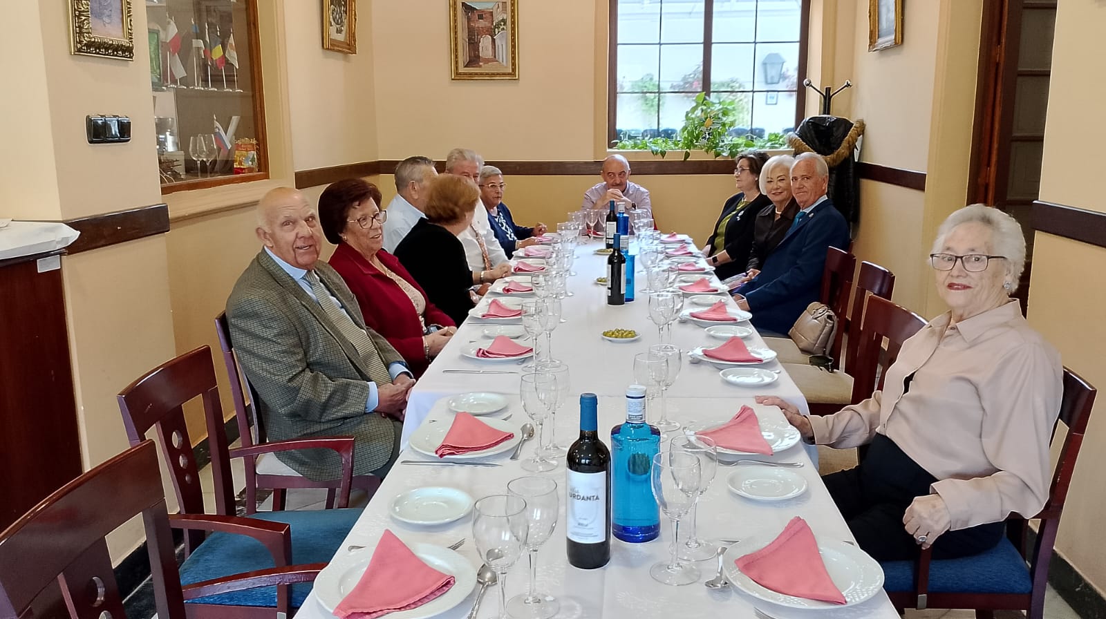 El homenaje a las parejas de los guardias civiles retirados en Córdoba, en imágenes