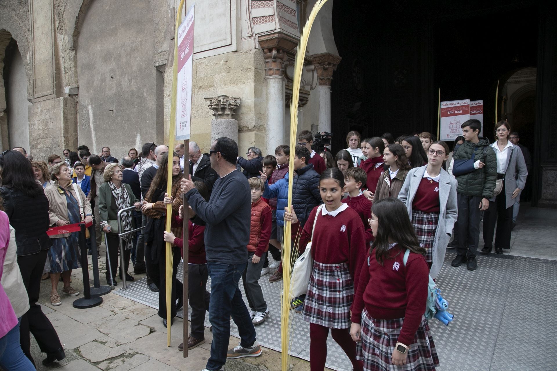 La alegre peregrinación de San Acisclo, Santa Victoria y San Pelagio en Córdoba, en imágenes