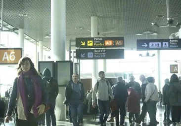 Un avión aterriza de emergencia en el aeropuerto de Santiago por presencia de humo en la cabina