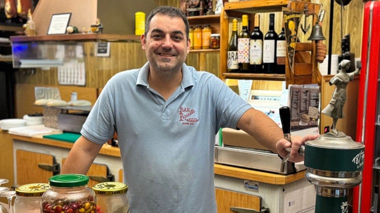 Andrés Fernández, dueño del galardonado Bar Pepinillo, en Orense, y representante de una saga de hosteleros