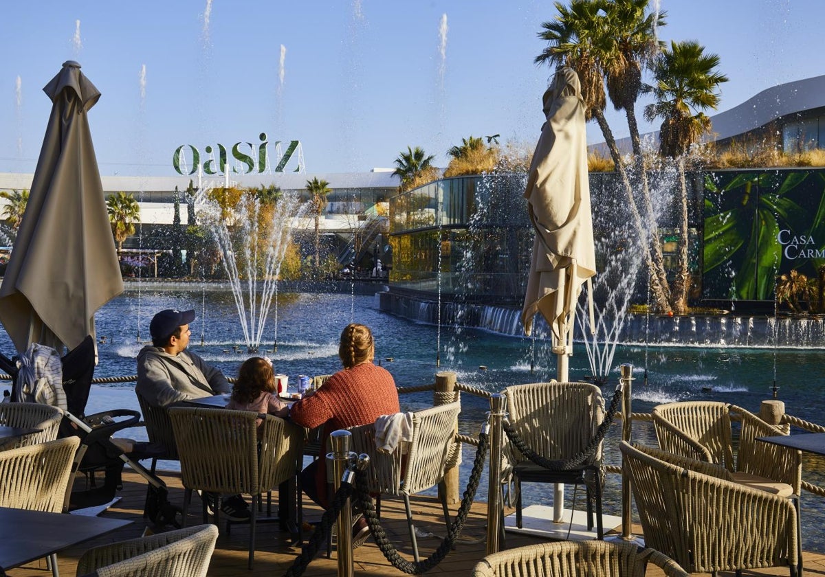 Terraza del centro comercial Oasiz, en Torrejón de Ardoz