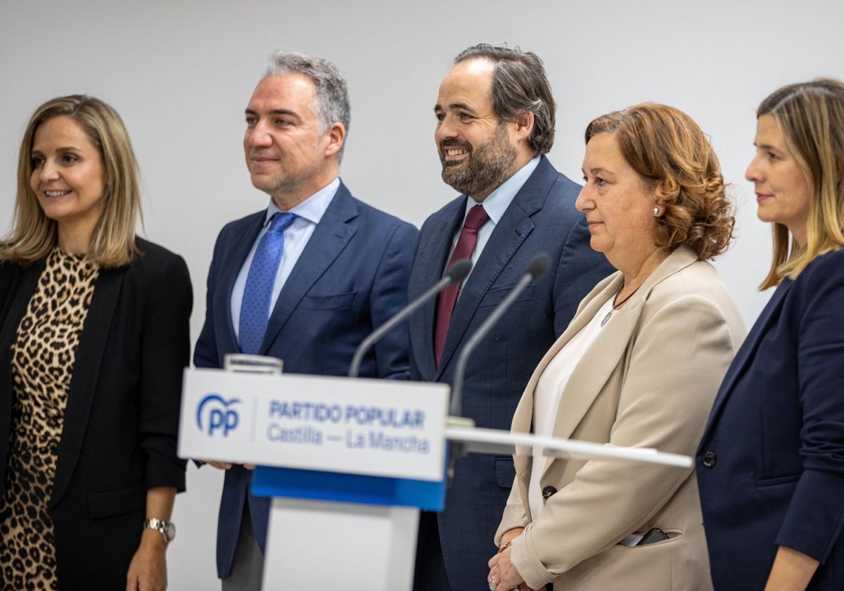 Dirigentes del PP durante la rueda de presa este martes en Toledo