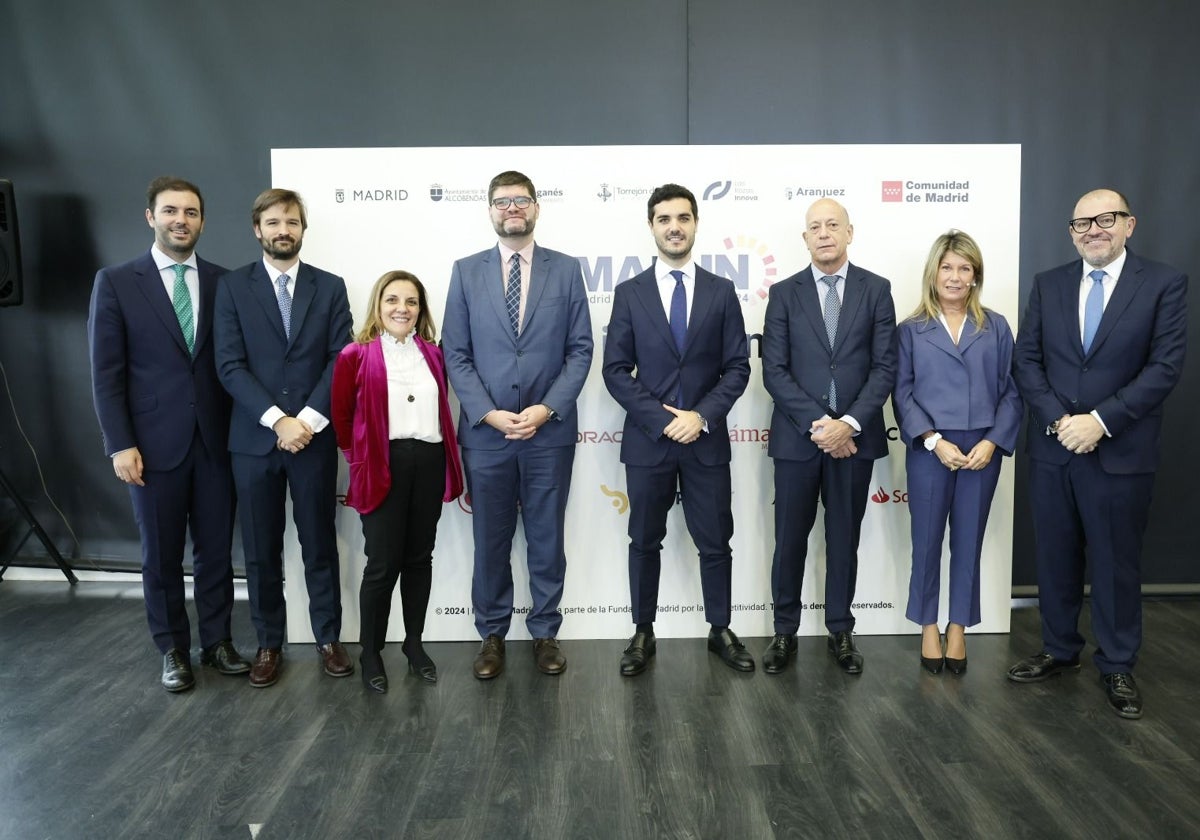 Luis Socías, dir. gral. de Invest in Madrid; Jaime Martínez dir. de Promoción Económica e Industrial de la Comunidad de Madrid; Mercedes Marín, directora de formación (Comunidad de Madrid); Daniel Rodríguez viceconsejero de Economía (Comunidad de Madrid); Alejandro Navarro, alcalde de Torrejón de Ardoz; Manuel Pérez viceconsejero de digitalización (Comunidad de Madrid); Laly Escudero presidenta de AEDHE, Juan Manuel López dir. gral. Economía (Comunidad de Madrid)