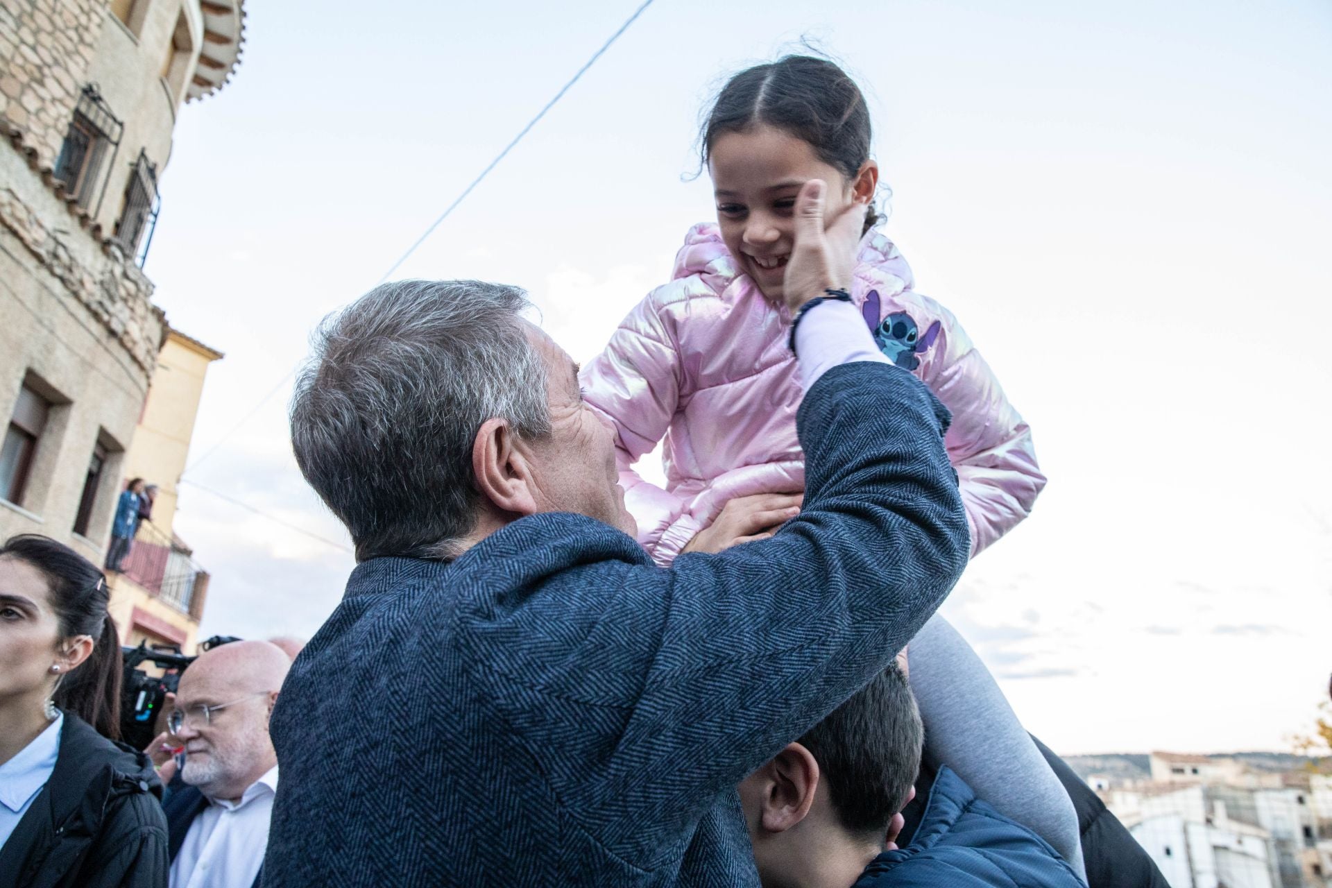 Las imágenes del multitudinario recibimiento a los Reyes en Letur