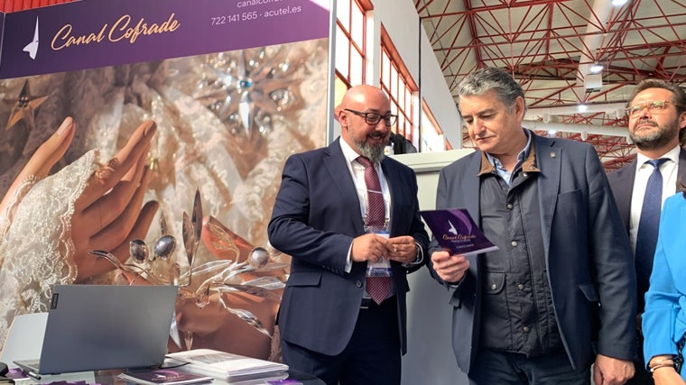 Antonio Sanz en el stand de Canal Cofrade en la Feria Tecnológica de Acutel