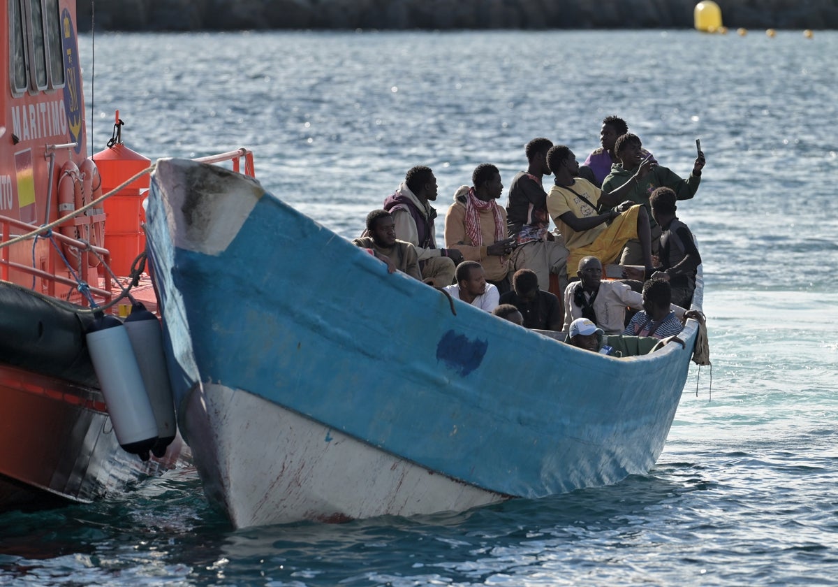 Algunos de los180 inmigrantes rescatados el pasado día 2 por la  Salvamar Adhara en El Hierro