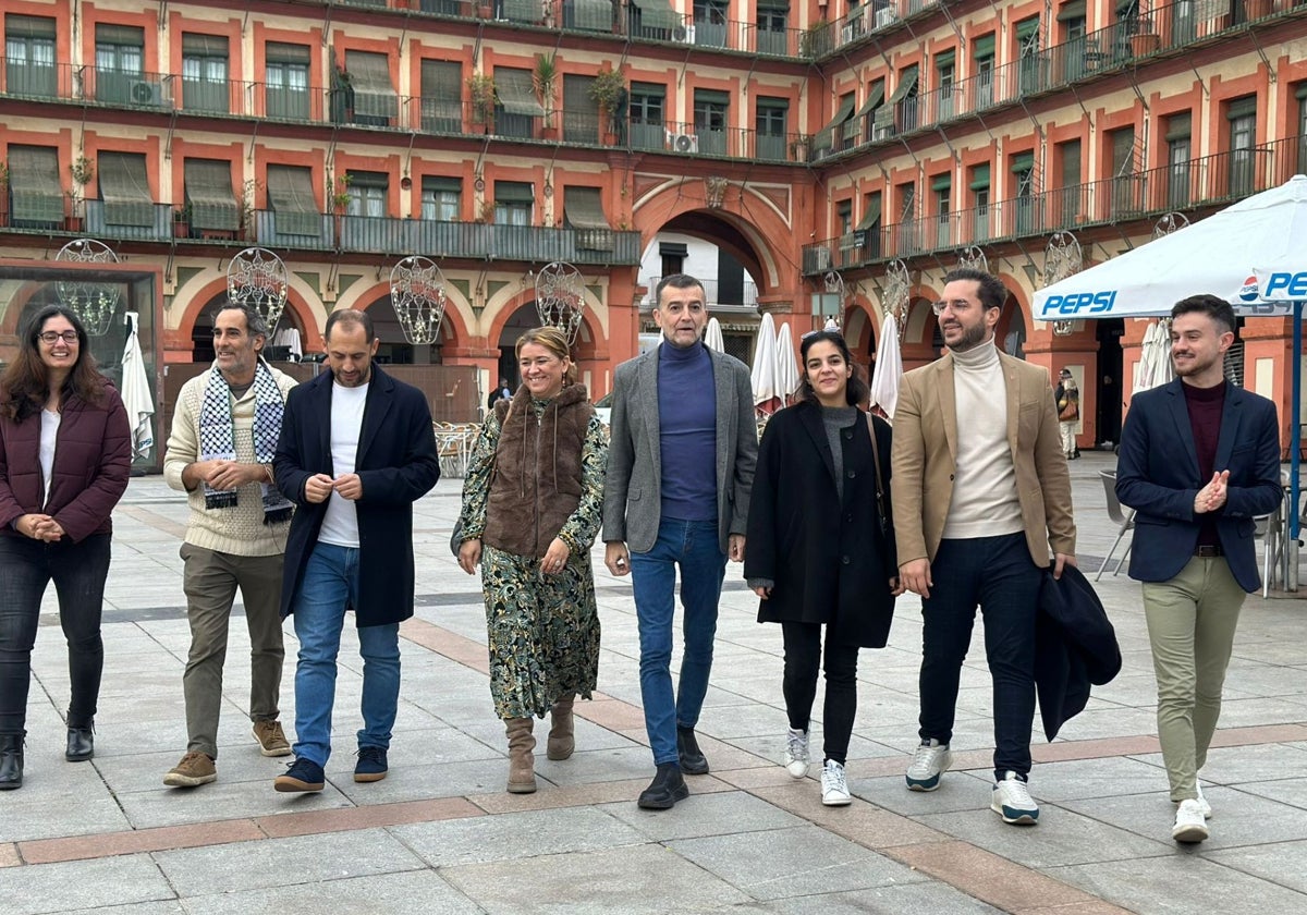 Antonio Maíllo, con otros dirigentes de IU en Córdoba