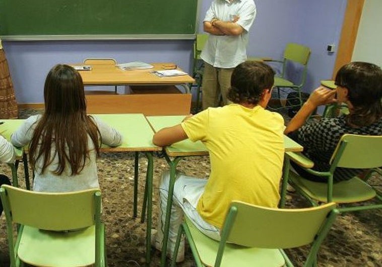 profesores-aula-RNoRjIb6ajIHdmzHundjdHO-758x531@diario_abc.jpg