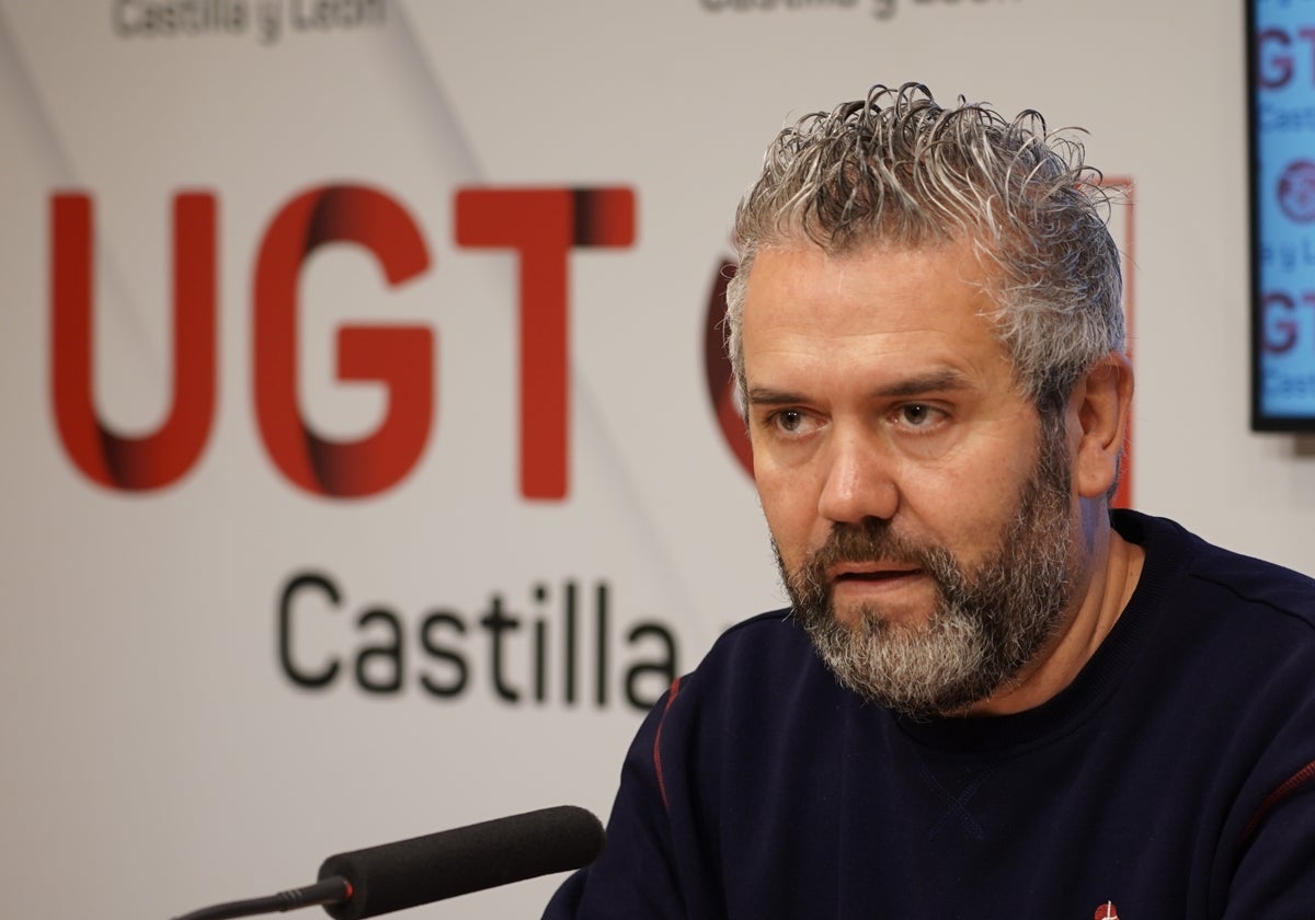 El secretario de Acción Sindical de UGT en Castilla y León, Raúl Santa Eufemia, durante la rueda de prensa