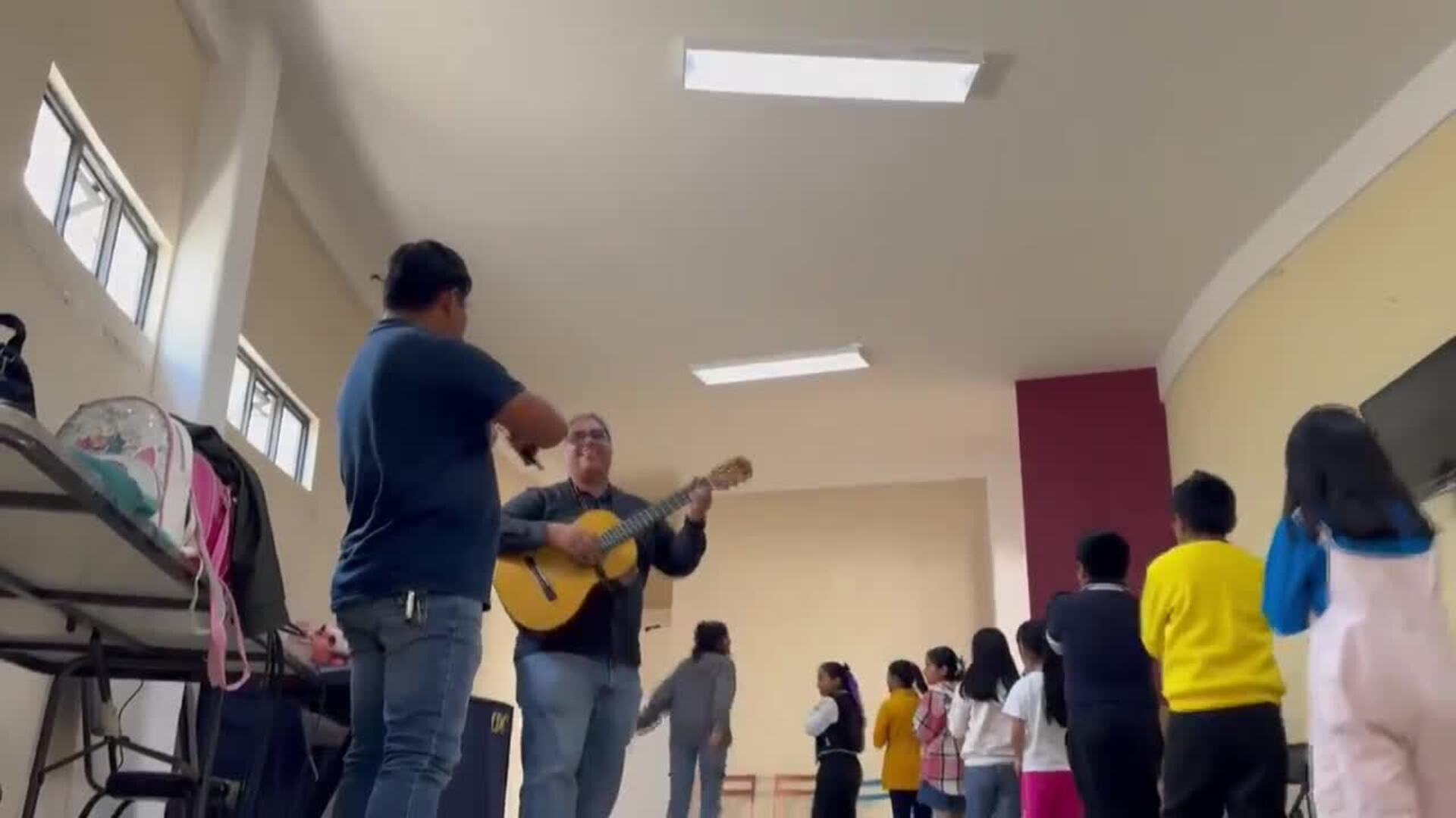 Niños de familias desplazadas por violencia encuentran su voz en coro