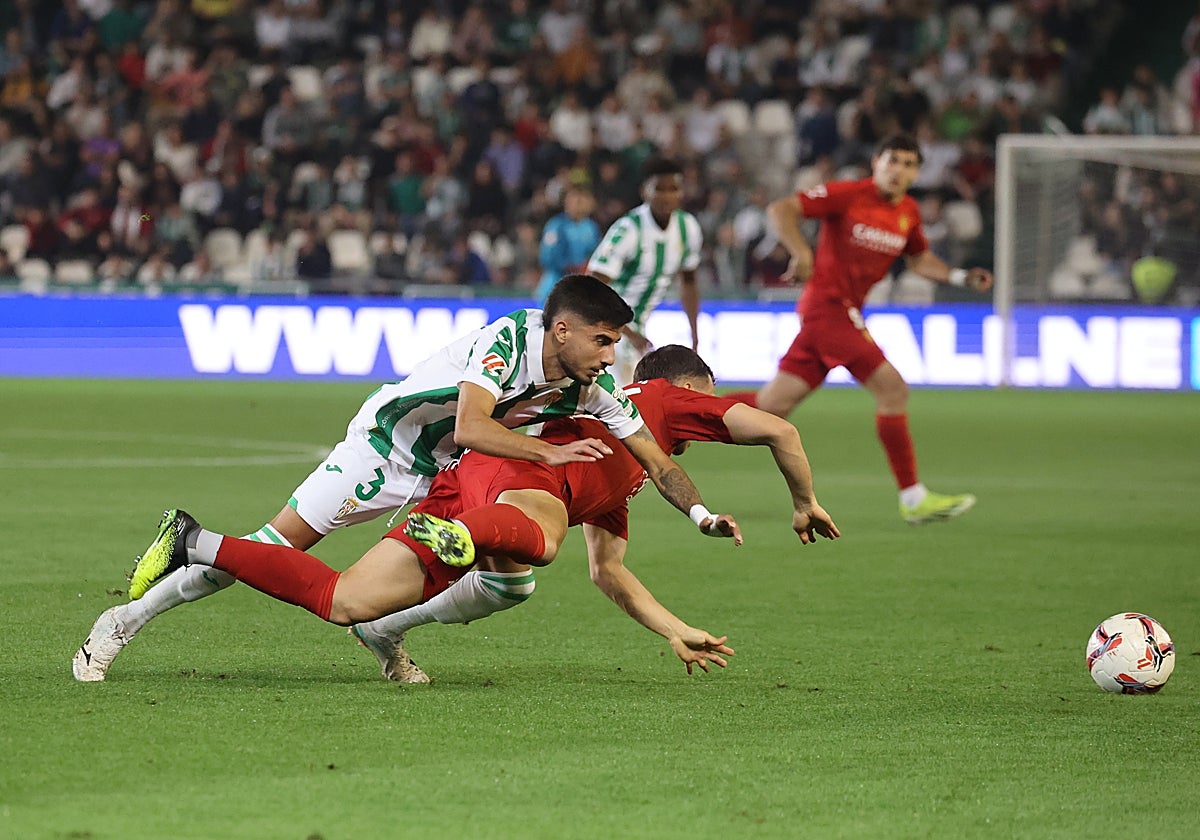 Calderón pelea con el rival del Real Zaragoza