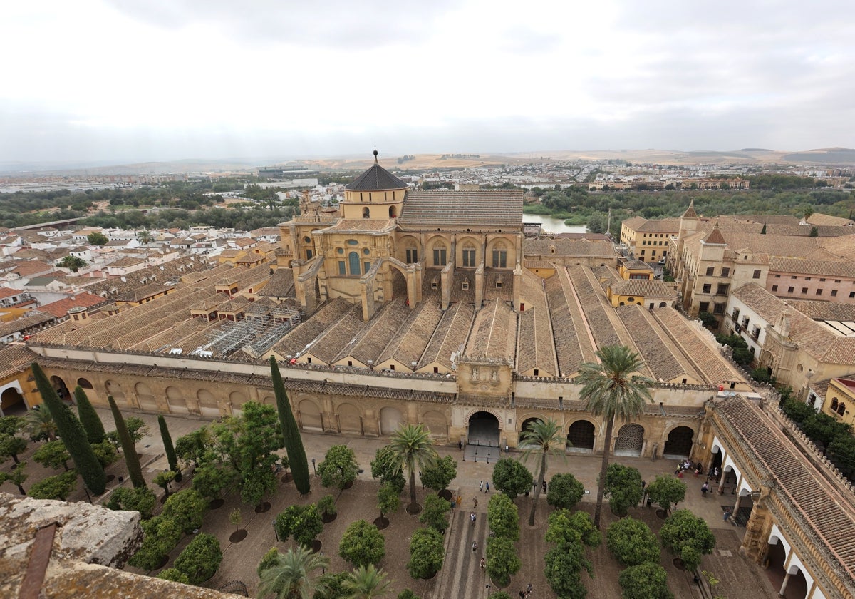 Vista área de la Mequizta-Catedral de Córdoba, en la que se observa la planta del monumento