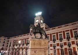 Ayuso intenta frenar a Sánchez y protege la Real Casa de Correos como 'símbolo de concordia'